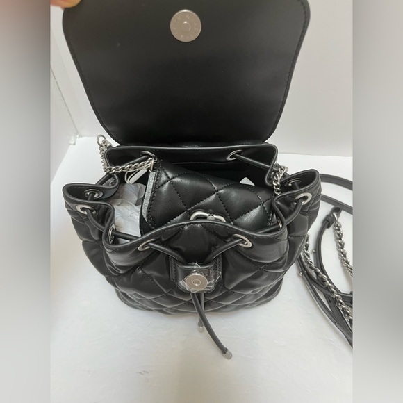 ?NWOT Charles & Keith Aubrielle Quilted Backpack - Noir main image 9